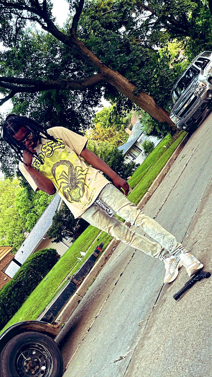 YMBVon1's tweet photo. I could pull up brddd or I could 💥 let the semi blam 
#AllLoveLost https://t.co/B9eMw1f9xQ