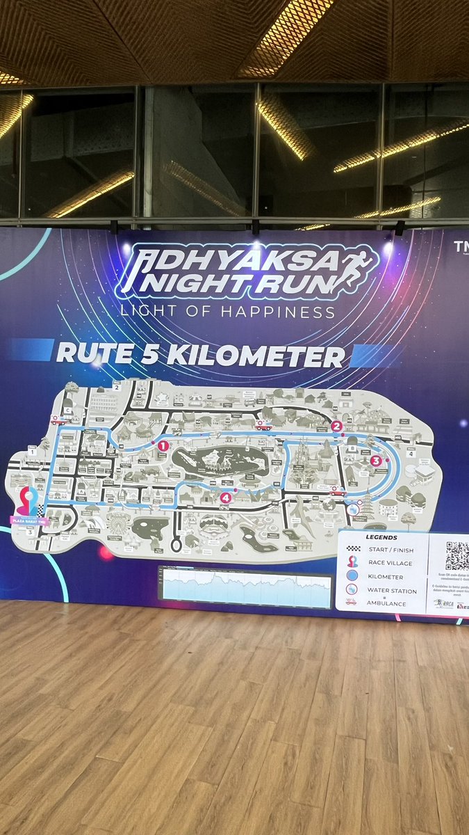 selawenolpitu's tweet image. Siap2 buat malem mingguan. Awalnya dikasih bag warna coklat, trus liat di belakang ada yg biru, langsung bilang ke mbaknya minta ganti warna biru. 
#adhyaksarun #tmii