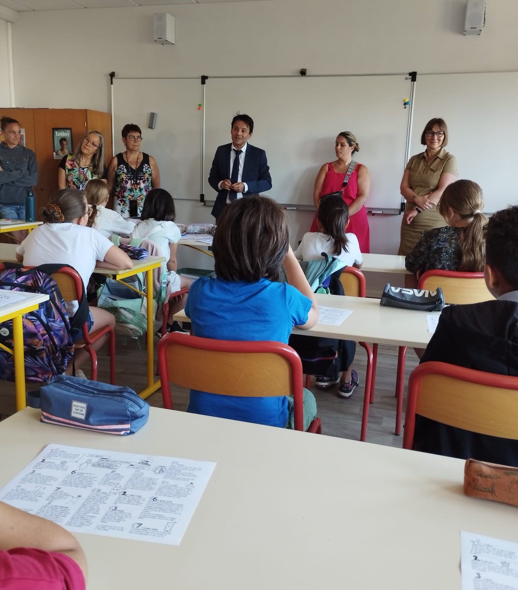 DSDEN44's tweet photo. ✏️🎒C’est la rentrée des élèves de 6e du territoire éducatif rural !

👉Rencontre des parents autour d’un ☕️
👉Découverte des 🆕 professeurs &amp; camarades
👉Repas &amp; défis sportifs

👌De quoi aborder sereinement la #Rentrée2025 de septembre &amp; vivre un été 🏖️ sans stress

#BienÊtre https://t.co/tx5cIykx6S
