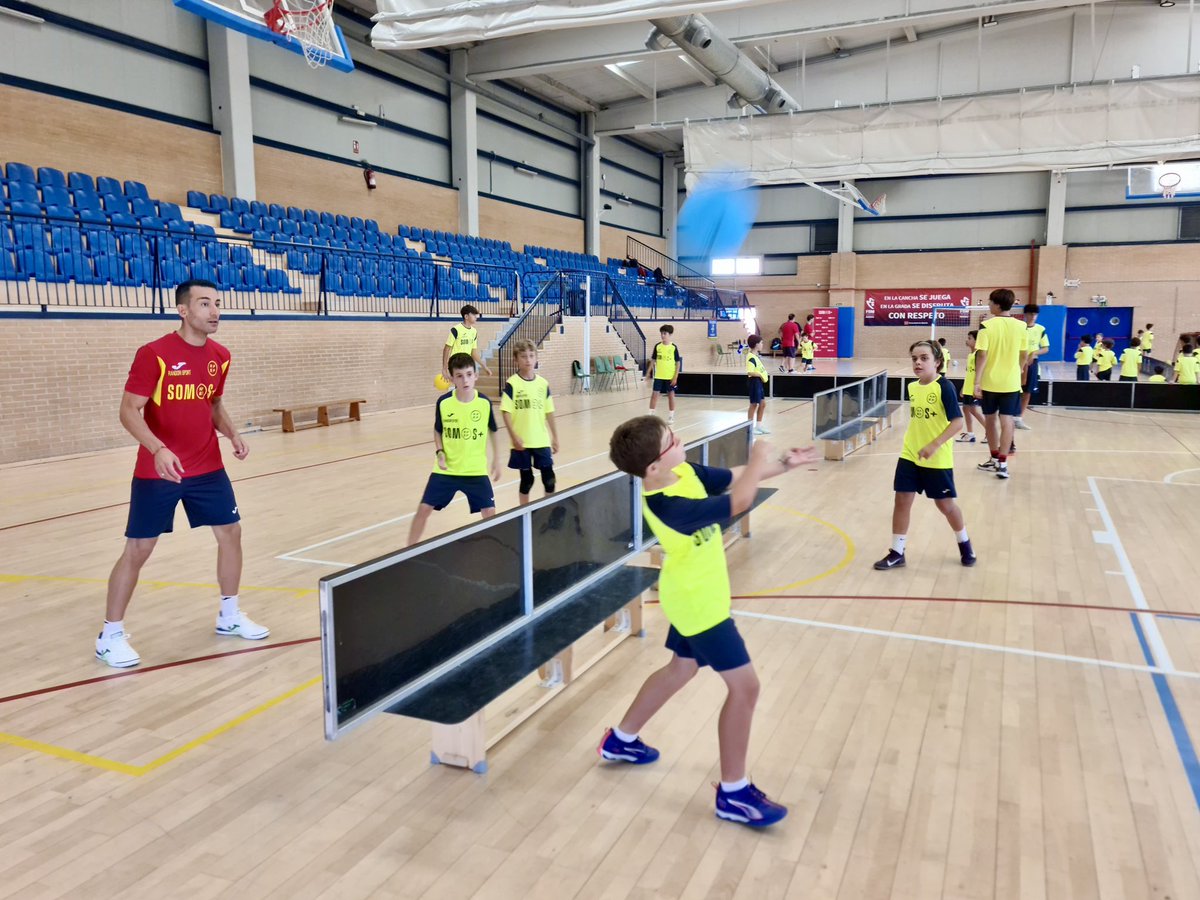📆 Campus #SomosMás <a href="/rfef/">RFEF</a> #2025 🇪🇸 ⚽️

Nueva visita del portero Álex González, esta vez a nuestra sede SOMOS+ de Sanchinarro.

👉🏻 randori.es/somosmas/

📍<a href="/CDEElValle/">C.D.E. El Valle</a> 

@randorisport | <a href="/DeportesECM/">DeportesECM</a> | <a href="/JomaSport/">Joma Sport</a>
