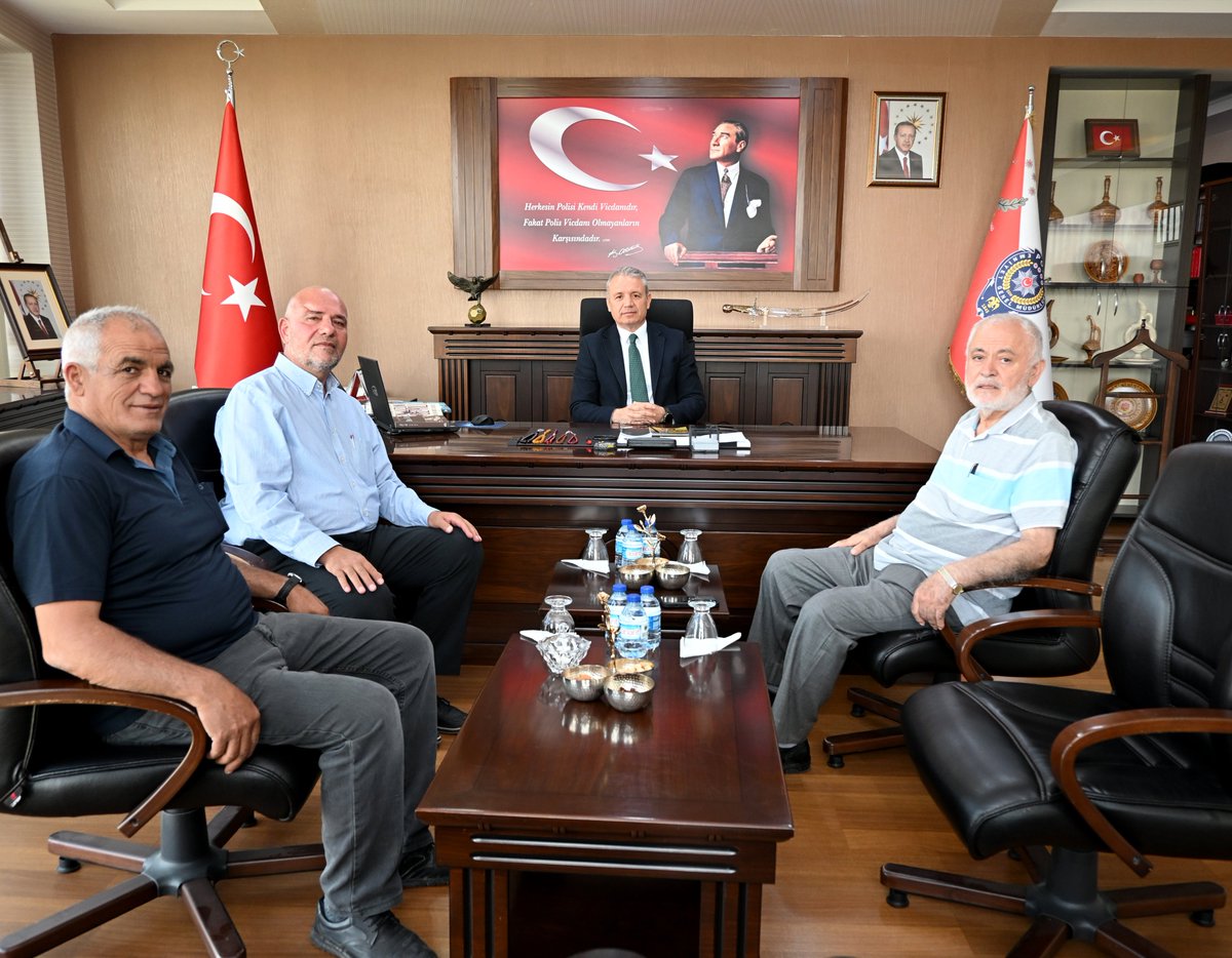 Nevşehir Eski Milletvekili Mehmet ELKATMIŞ, Saadet Partisi Nevşehir Eski İl Başkanı Şevki GEDİK, İl Emniyet Müdürümüz Sayın Ali LOĞOĞLU’ nu makamında ziyaret ettiler.
#GüvenliŞehirNevşehir