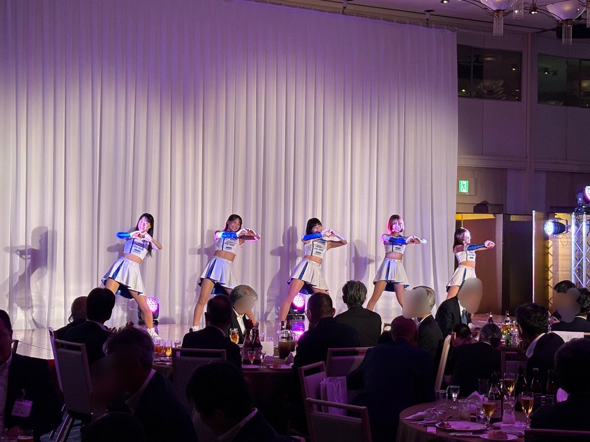 _aqua_magic_'s tweet image. 💙イベント出演レポート🤍

7月某日、
島根県鐵工会様 
新鐵工会館竣工祝賀会に
ゲスト出演させていただきました🌟

約300名近くの皆様からの
声援や拍手をいただき、
最高のパフォーマンスを
披露することができました✨
ありがとうございました❣️

#島根スサノオマジック
#アクアマジック
#bチア