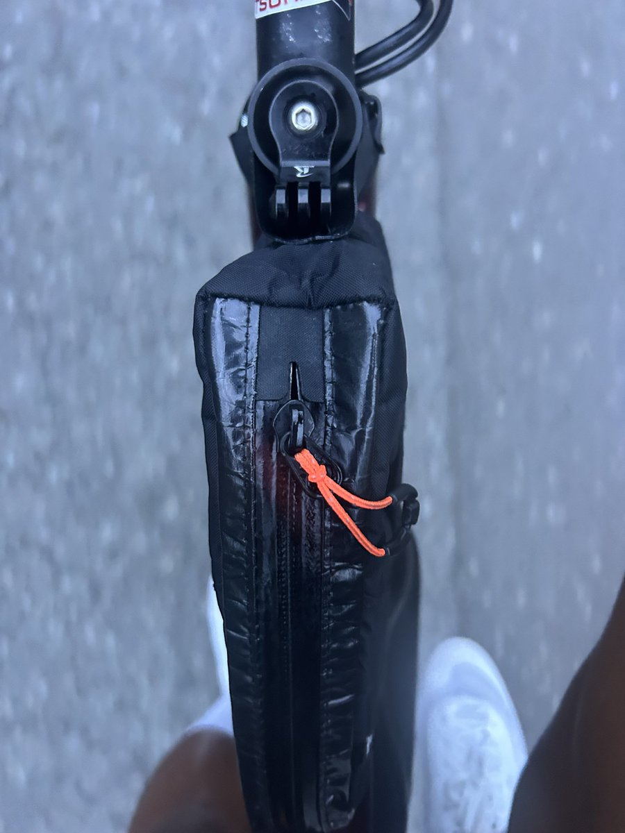 sanojunya0109's tweet photo. restrapのトップチューブバッグ
本体そのものも良いのだけど、何よりこのオレンジストラップ。
視認性抜群で疲れてくるとこれがめちゃくちゃ助かる。
#diatec
#restrap https://t.co/jW3T9vh7EU