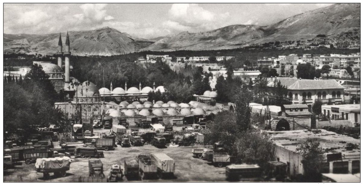 jaretalaassi's tweet image. مشهد من مدينة دمشق عام 1950s. وتبدو التكية السليمانية في وسط الصورة.
Damascus