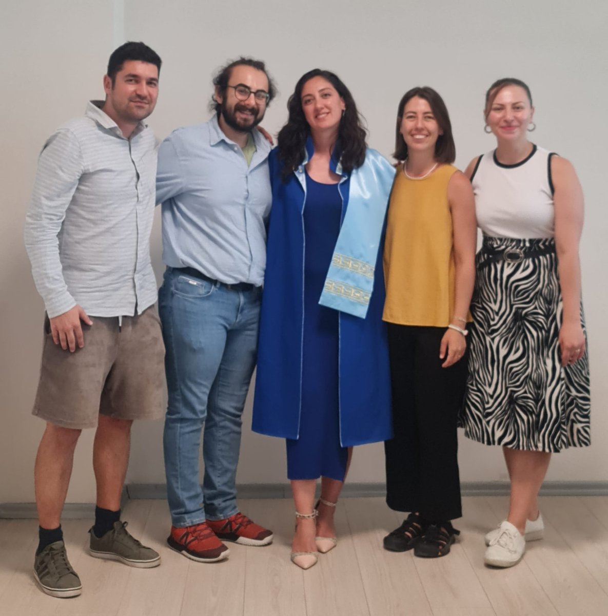 Haziran ayı 33. yaşıma girdiğim ve iletişim bilimleri alanında doktor ünvanına kavuştuğum bir aydı. 6 yıl ve öncesine bana yaşamda ve akademide yaşattığı acı tatlı anılar için teşekkür ederim. Öğrenmeye ve öğretmeye devam ettiğim bir geleceği ise iple çekiyorum.