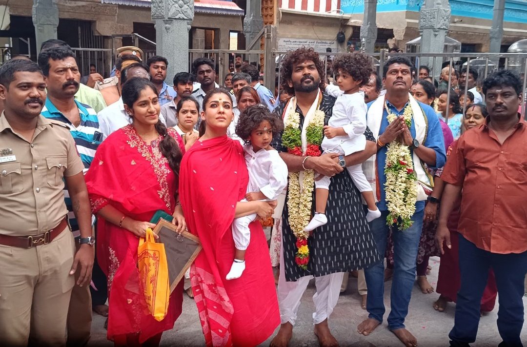 Thalaivi Nayanthara and Director Vignesh Sivan visited Lord Darshan at Palani Murugan Temple with family

#Nayanthara #Ladysuperstar