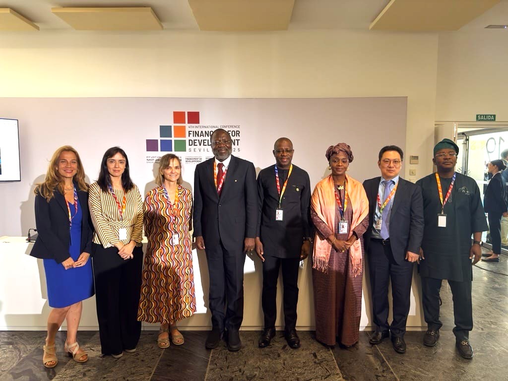 ECOWAS Centre for RE & EE (@ecreee_ecowas) on Twitter photo ECREEE and UNCDF co-hosted a high-level event at #FFD4 in Seville to unlock energy finance in West Africa. ECOWAS launched EREEEF to reduce investment risks & boost regional ownership.
In partnership with: <a href="/BIDC_EBID/">ECOWAS Bank for Investment and Development (EBID)</a> <a href="/gggi_hq/">GGGI</a> <a href="/AecidNigeria/">AECID Nigeria and West Africa</a> <a href="/UNCDF/">UNCDF</a>
More: bit.ly/44K0F01 ECREEE and UNCDF co-hosted a high-level event at #FFD4 in Seville to unlock energy finance in West Africa. ECOWAS launched EREEEF to reduce investment risks & boost regional ownership.
In partnership with: <a href="/BIDC_EBID/">ECOWAS Bank for Investment and Development (EBID)</a> <a href="/gggi_hq/">GGGI</a> <a href="/AecidNigeria/">AECID Nigeria and West Africa</a> <a href="/UNCDF/">UNCDF</a>
More: bit.ly/44K0F01