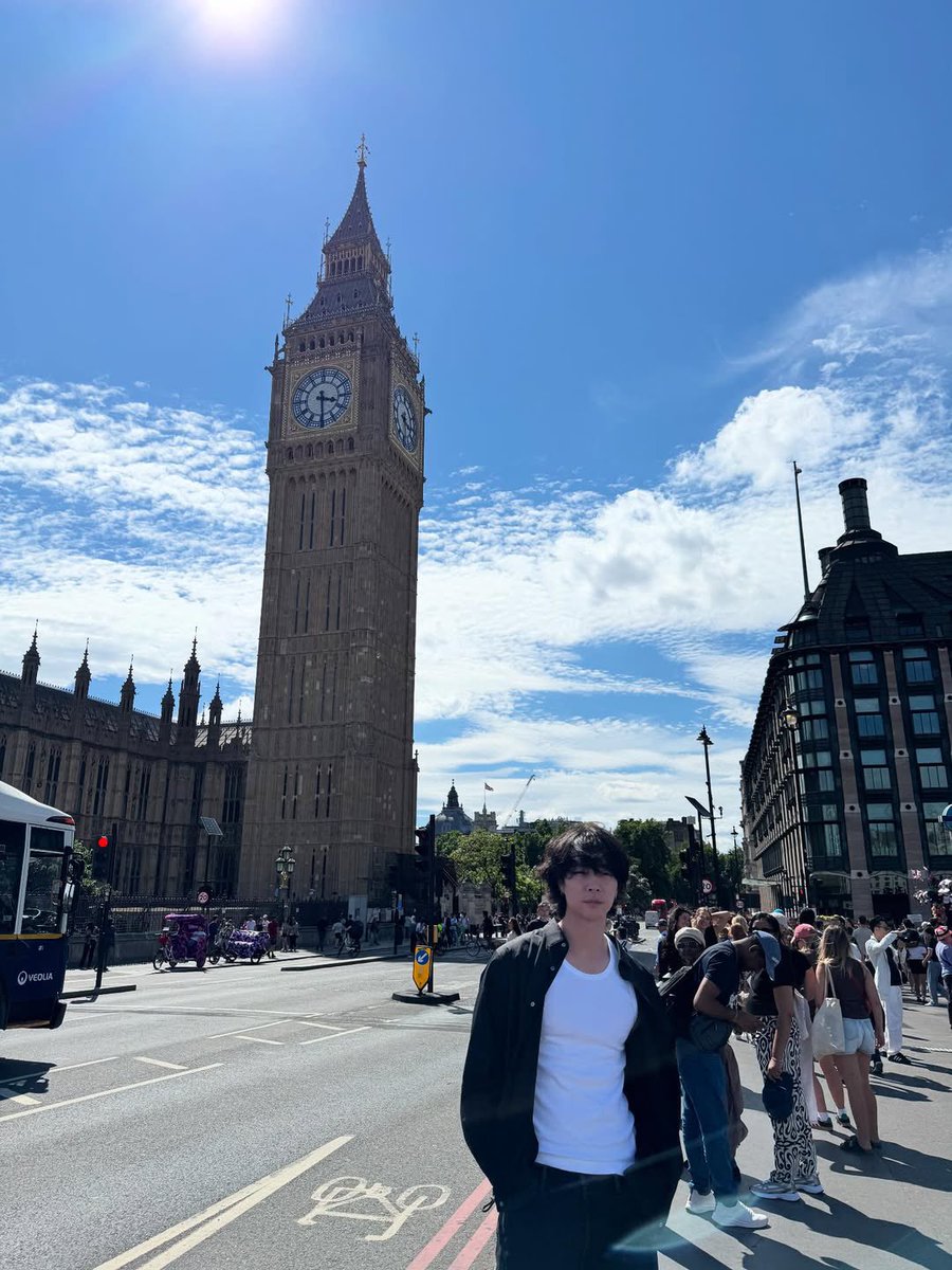 jsuhsource's tweet image. 250703 - johnny instagram update (3/4)

"the day before i ran around london"

#JOHNNY #쟈니
