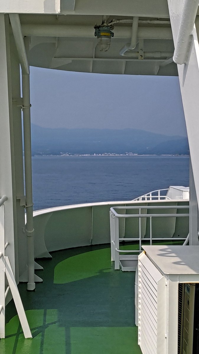 T_M_O_Aprilfool's tweet photo. おつかれさん
フェリーの旅っていいな🚢
これで仕事じゃなかったら最高なんだけどな https://t.co/HB7vuxzCT8