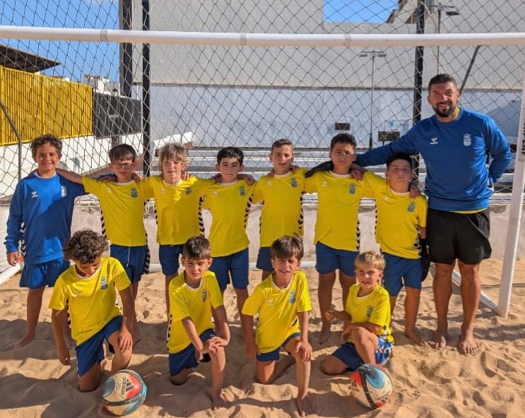UDLP_Fundacion's tweet image. ¡¡Finaliza la tercera temporada de la Escuela de Fútbol Playa Fundación Canaria UD Las Palmas!!
🔗 bit.ly/3GifdL9
#LaUniónHaceLasPalmas #SeremosMásUnión #PromociónDelDeporteYSusValores