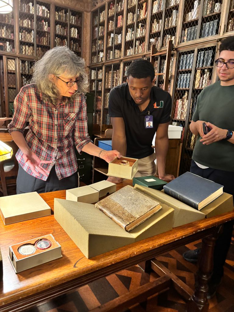 WinnAwards's tweet image. Our ED Joy L. Jones, Ph.D., visited Winn CIPP students in NYC this week. Big thanks to Arlene Shaner, MA, MLS, for the inspiring tour of the Drs. Barry and Bobbi Coller Rare Book Reading Room at @nyamhistory! 📚