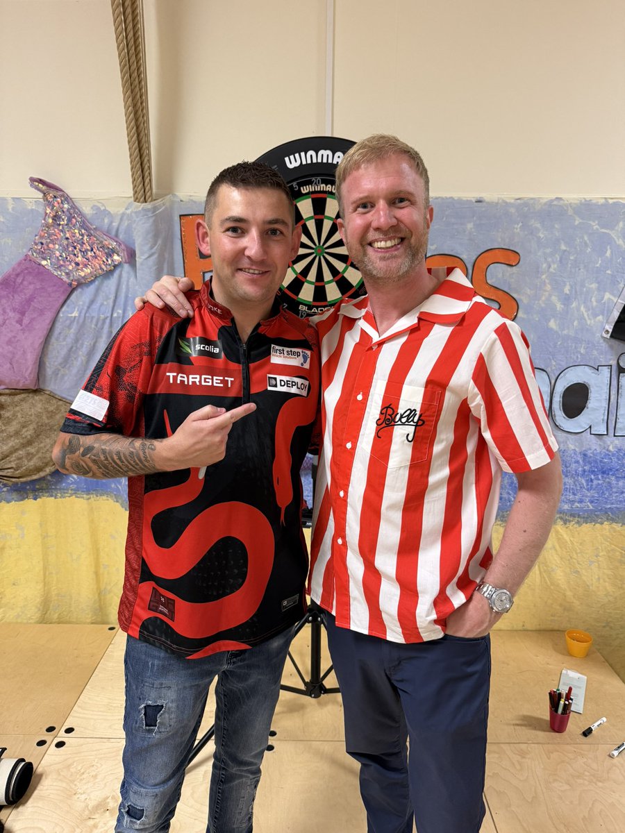 My absolute please to host an evening with the legend Nathan Aspinall @asp180 last night, great guy, top banter, very funny, decent darts player and a gentleman on and off the ockey! 
We had a ball, great show put on by everyone! 
#shanghai #TheIrish #180