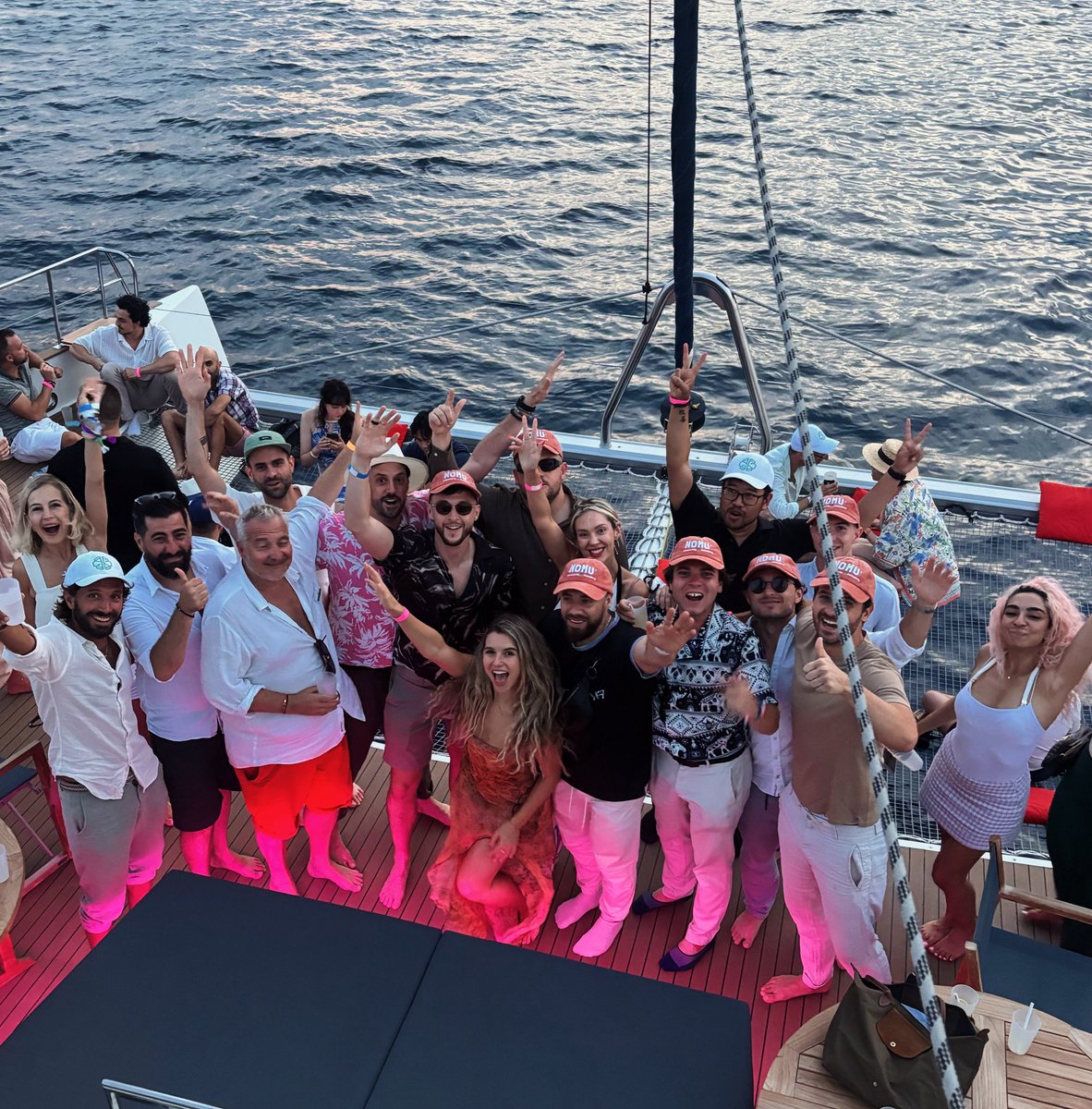 Nothing feels better than family 💚

The Nomunity was full of love yesterday at the amazing <a href="/swissborg/">SwissBorg</a> masterminds event!

WAGEW 🥊🐡