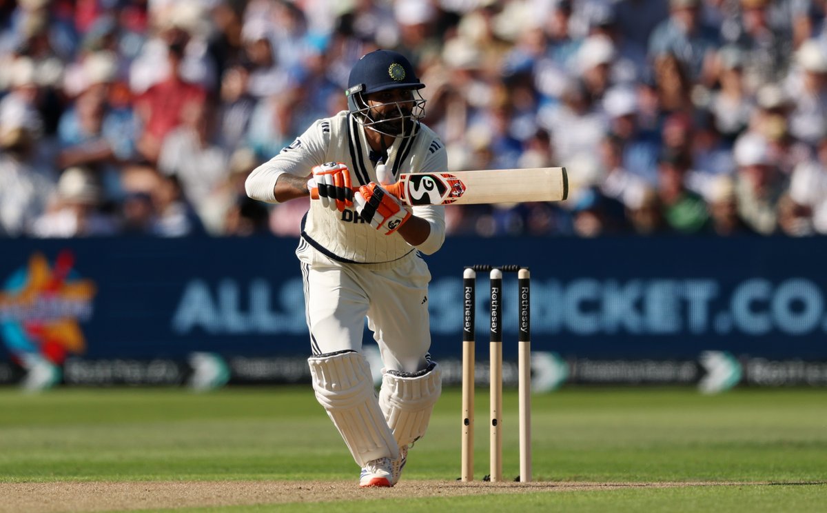 BCCI's tweet photo. End of a magnificent 89-run knock 👏

End of a fine 203-run partnership 🤝 

Well played, Ravindra Jadeja 🙌

Updates ▶️ https://t.co/Oxhg97g4BF

#TeamIndia | #ENGvIND | @imjadeja https://t.co/aRxWl5nnGj