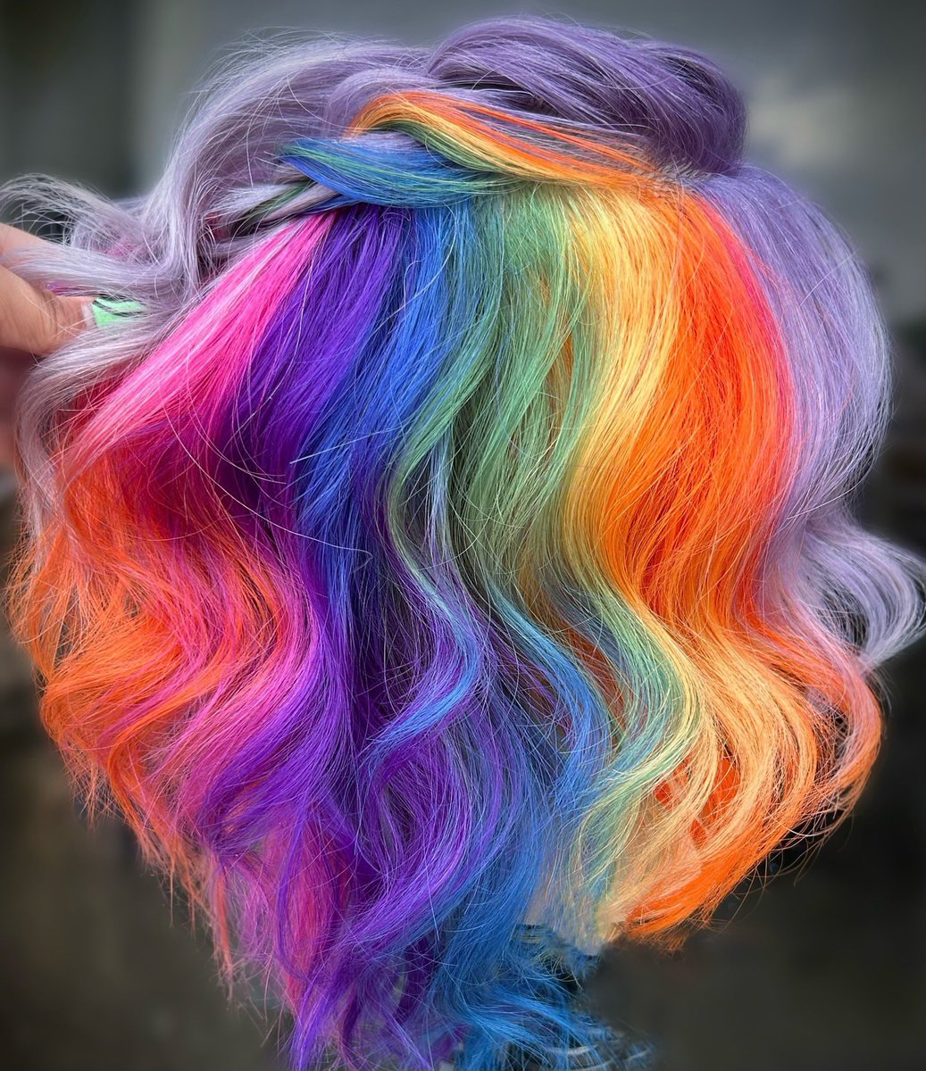 PivotPointIntl's tweet image. Taste the rainbow? Wear the rainbow! 🌈🎨 #PulpRiot #SalonCentric #PivotPoint #LearnForward (📸: beautyby_sabs)