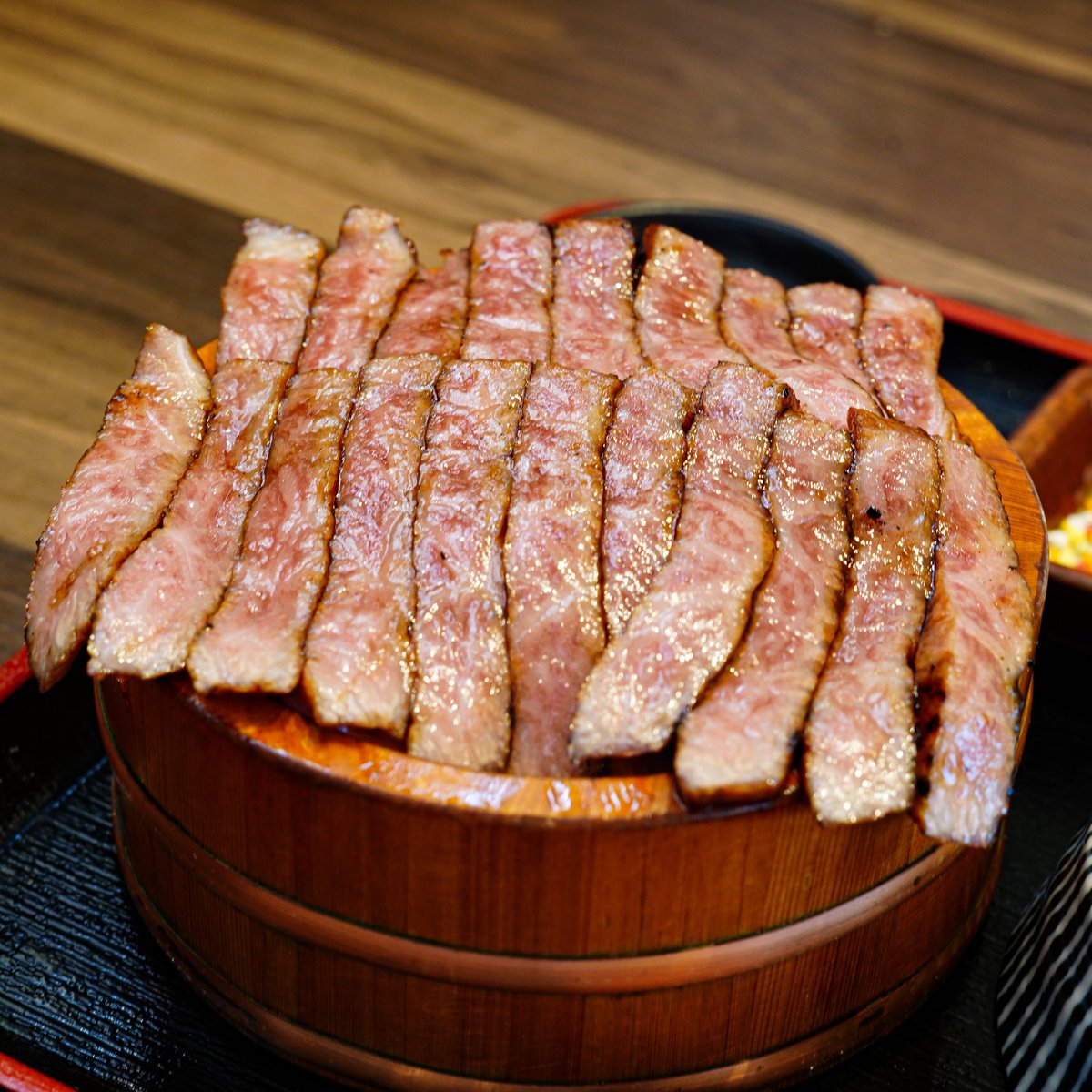waterfield0616's tweet photo. 黒家本店の炭焼き牛まぶし
炭焼きの香ばしさと柔らかい肉が美味でした

#黒家 #牛まぶし #グルメ好きな人と繋がりたい #多治見 #多治見ランチ https://t.co/2Aq0ldhh5W