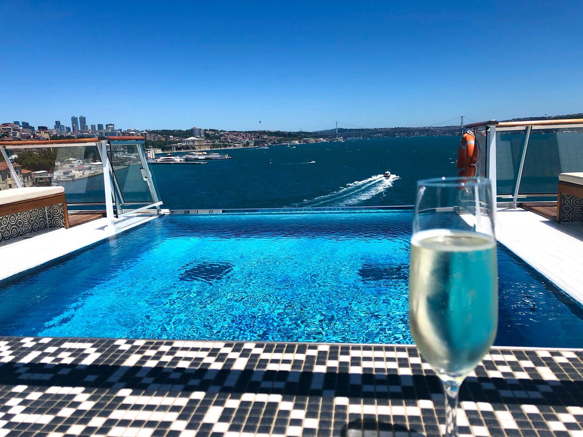 #tbt Our view from the the Viking Sky over Istanbul what a gorgeous July day in 2022 at the start of our Ancient Mediterranean Treasures cruise ⚓️
#takemeback #Throwbackthursday 
#istanbul #turkey 
#myvikingstory #myvikingjourney #VikingSky #5starcruising 
#Mediterranean