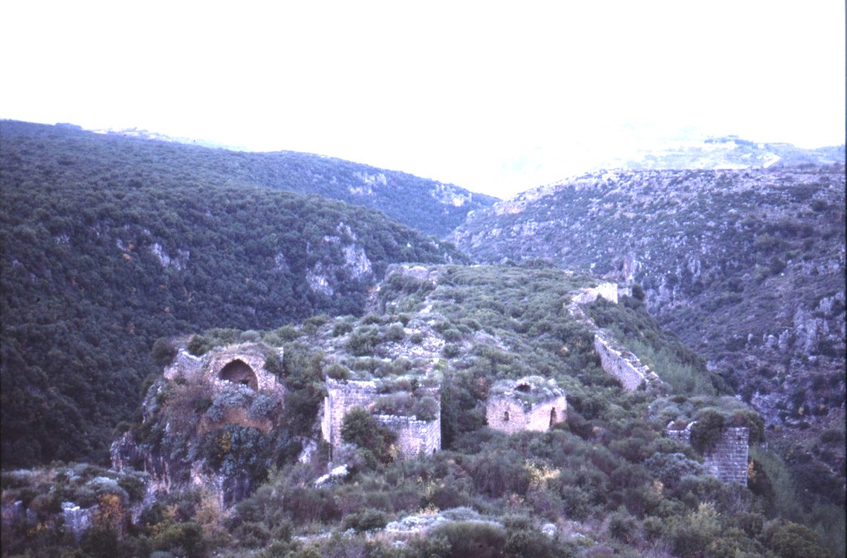 jaretalaassi's tweet image. قلعة صلاح الدين في محافظة اللاذقية عام 1988.
Salah Addin Castle-Lattakia