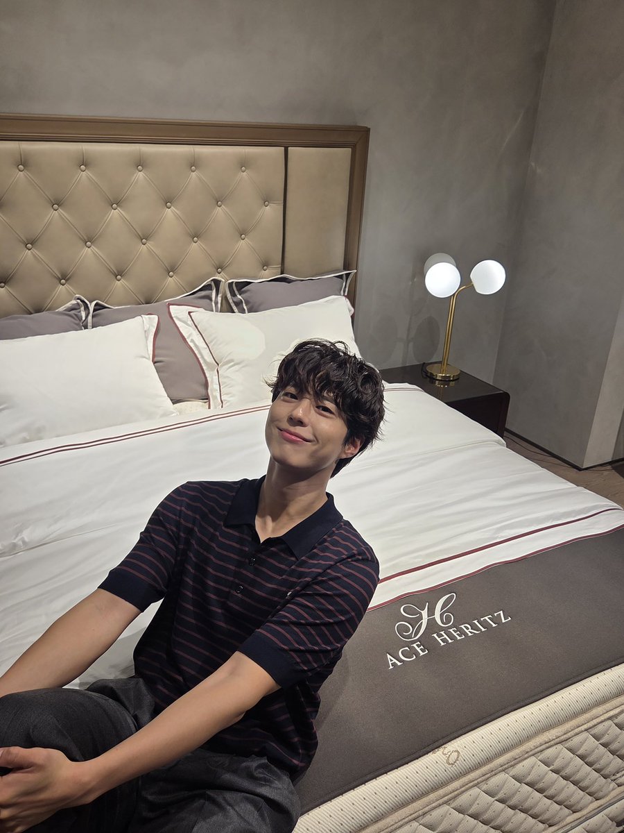 BOGUMMY's tweet photo. Not just the best. The Ace.

#ACEBED #에이스침대 #침대는과학이다 #ACEHERITZ #에이스헤리츠 https://t.co/Idx73sWTvr