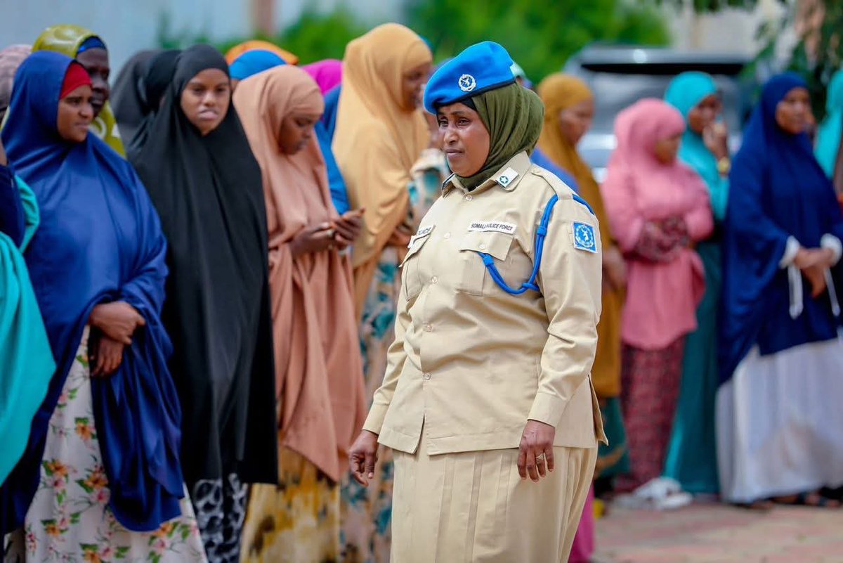 South West President <a href="/Laftagareen/">Abdiaziz Hassan Mohamed</a> led the launch of voter registration on Thursday in #Baidoa, marking the first time in decades that residents are registering for a #1P1V  election. Authorities have urged citizens to actively participate in this historic democratic process.