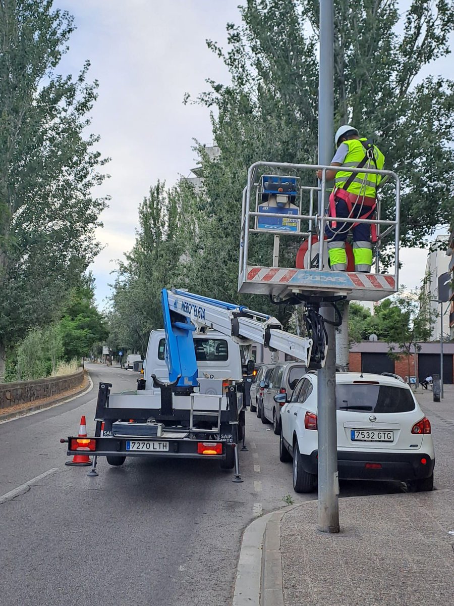 📸Instal·lem quatre radars nous a la ciutat.
 
💥🚗 S’han estudiat els punts amb més concentració d’accidents i aquells on els vehicles sobrepassen de manera habitual els límits de velocitat establerts
 
S’ubicaran a:

🔹Carrer de Pedret, 146 (30 km/h)
🔹Avinguda de Josep