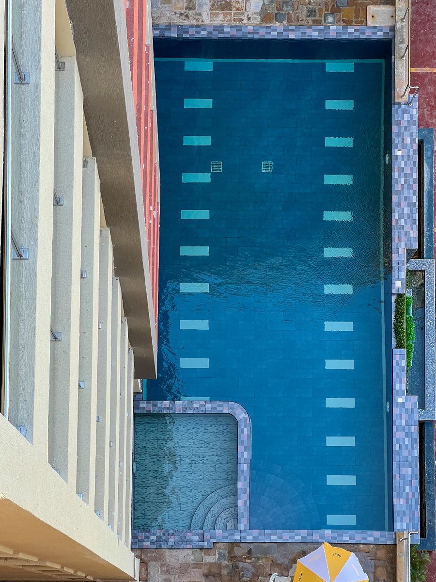 Soft life iko hapa Nyali 🔥
Modern 1-bedroom unit 
Pool iko, A/C iko, hot meals served fresh at our onsite restaurant.
Hii ndio spot ya kujibamba na ku-relax bila stress ,vibes 
📲 0702 898 694 | havensuitesbnb.com
#HavenSuites #NyaliBnB #SoftLifeKenya #MombasaLuxury