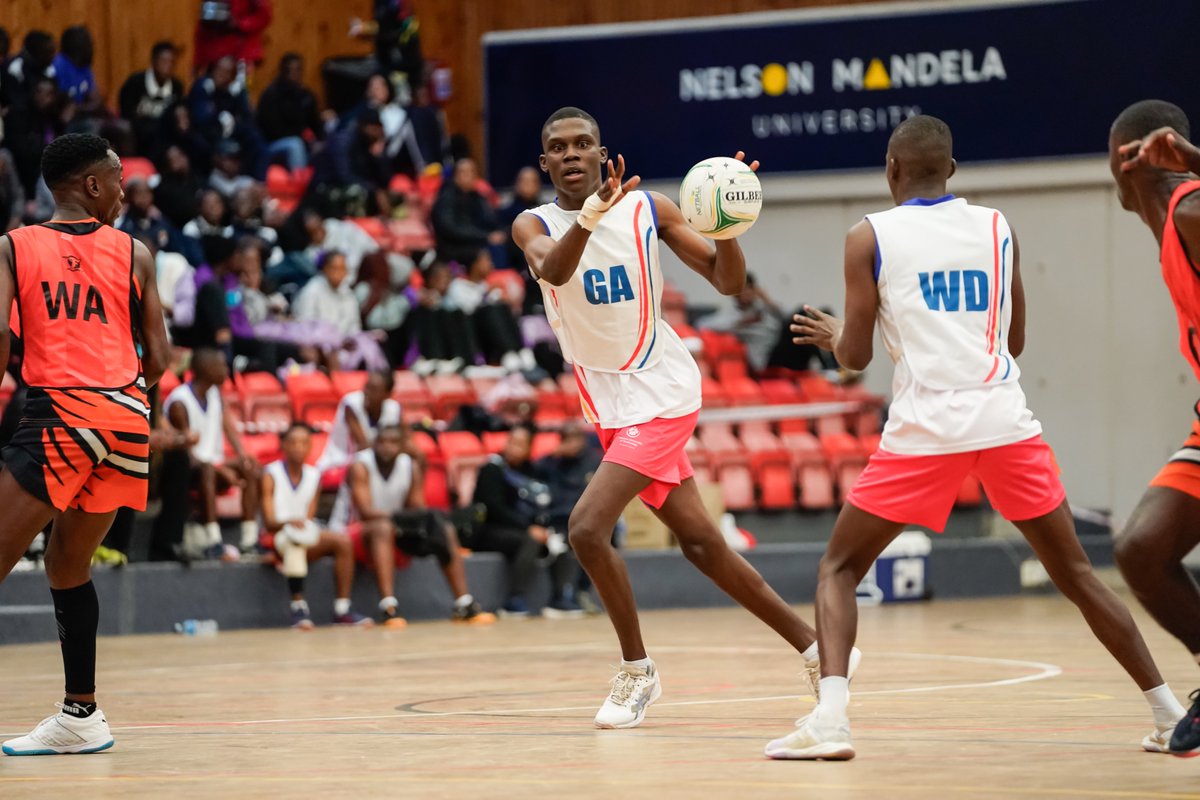 🔁 Déjà Vu in the Semis!

<a href="/UJ_Sport/">UJ Sport</a> takes down <a href="/Sport_TUT/">TUT Sport</a>  54–38 in a rematch of last year’s final!

One step closer to the trophy — again.

#USSANetballChamps