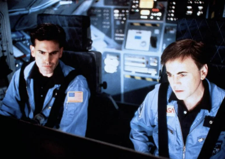 We review MOONTRAP! With Walter Koenig and Bruce Campbell. youtube.com/watch?v=ux957c…