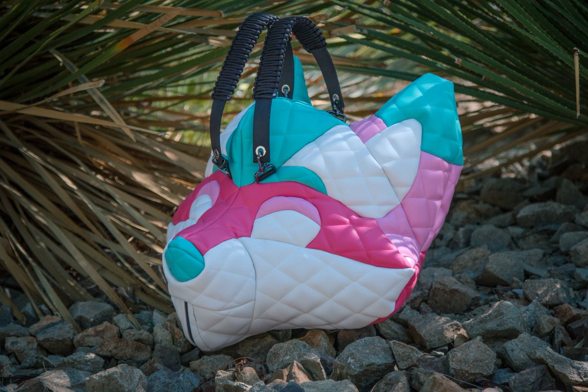ItsAllBark's tweet image. Commission spots for July are OPEN!✅
Message me on telegram if you’re interested or have any questions👀
Just completed some custom bags for:
@Zabi3D 🤎
@TaronFoxSnep 💙
@ShinzuFoxx 🩷
@FarmDoggo 🤍
