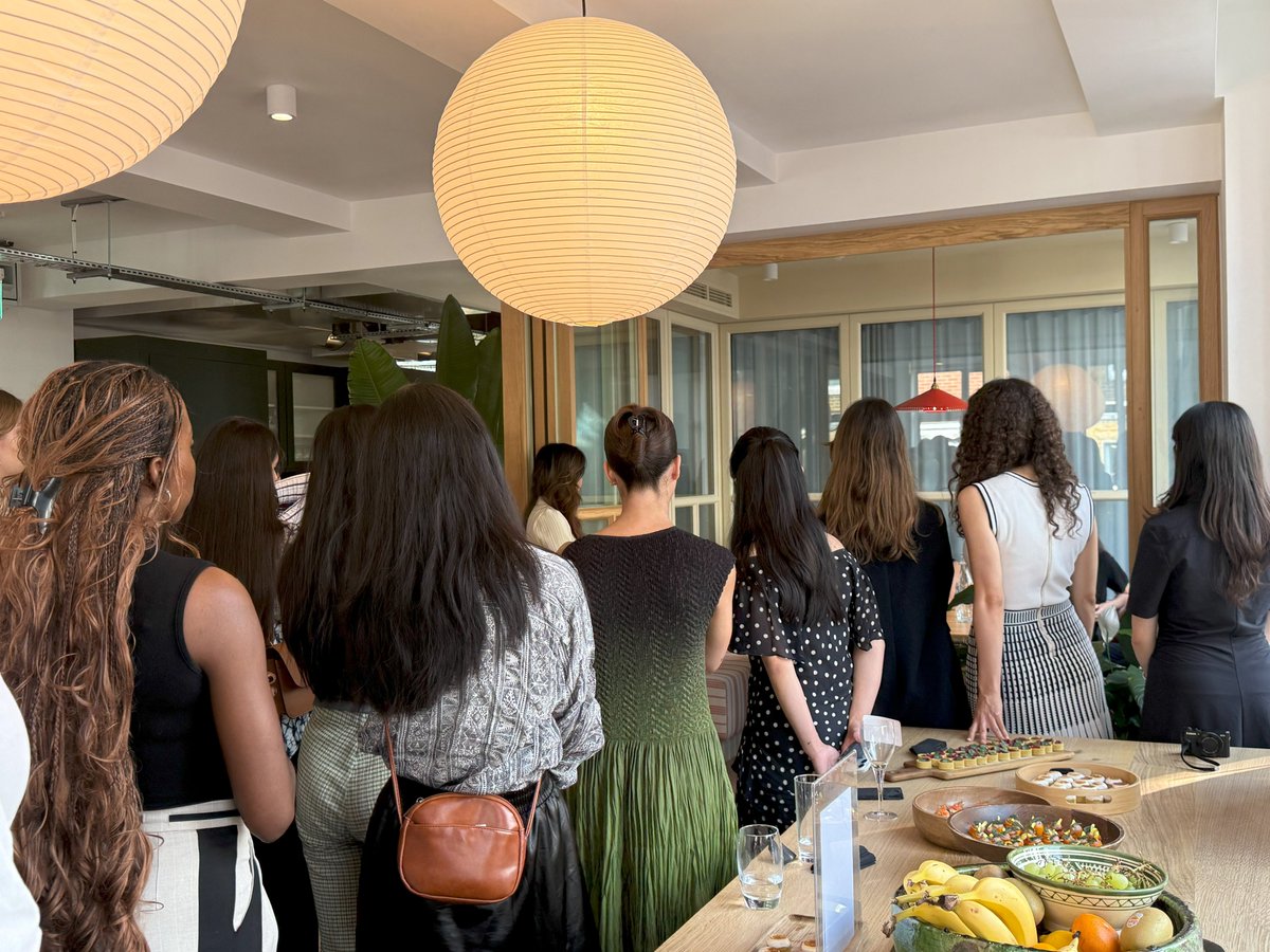 Last week, we co-hosted an evening with #WomenWhoBuild to explore the role of brand, growth &amp; storytelling in building businesses that resonate. 
Big thanks to our speakers Mireia <a href="/DeMellierLondon/">DeMellier</a>, Maria <a href="/beautypie/">BEAUTY PIE</a>, &amp; Vakhtang @ Another Community 💫