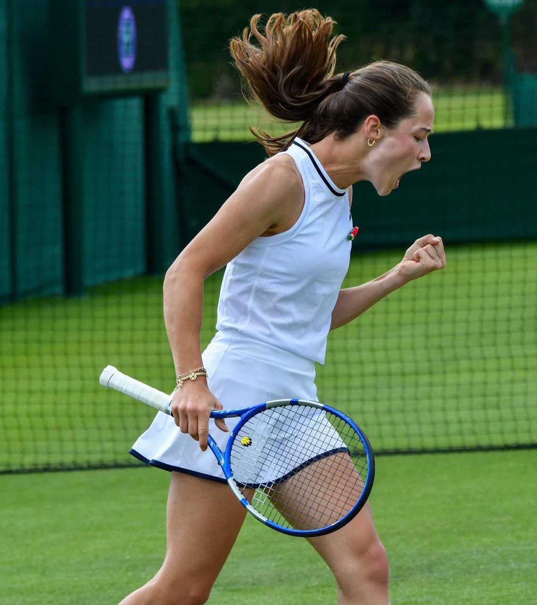 🇹🇷 Zeynep Sönmez, tarih yazmaya devam ediyor!

🎾 Milli tenisçimiz, Wimbledon tek kadınlar ikinci tur maçında Xinyu Wang’ı 2-0 mağlup ederek üçüncü tura yükseldi.