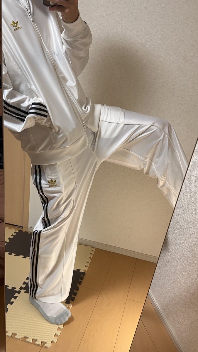 試着したとき気づかなかったけど、、、
これ明るいとパンツ薄っすら見えちゃう？笑
やばない？笑