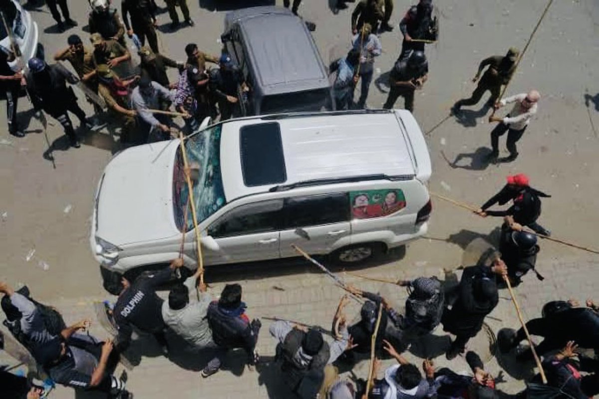 پٹرول مہنگا ہونے والا تھا اس لیے پبلک انٹرسٹ میں ہم نے پہلے ہی اُنکی گاڑیاں توڑ دیں
نہ ڈھولا ہو سی نہ رولا ہو سی