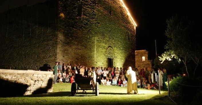 ConsellOsona's tweet image. 🎭 Tornen Les Nits de Serrallonga a Sant Pere de Casserres!
🔙 20 anys després, @APUNTATEATRE recupera aquest espectacle itinerant
📅 Del 26 de juny al 6 de setembre
📍 Monestir de Sant Pere de Casserres (Osona)
🎟️ Entrades: nitsdeserrallonga.cat/ca/inici.html
#Teatre #Osona #Serrallonga
