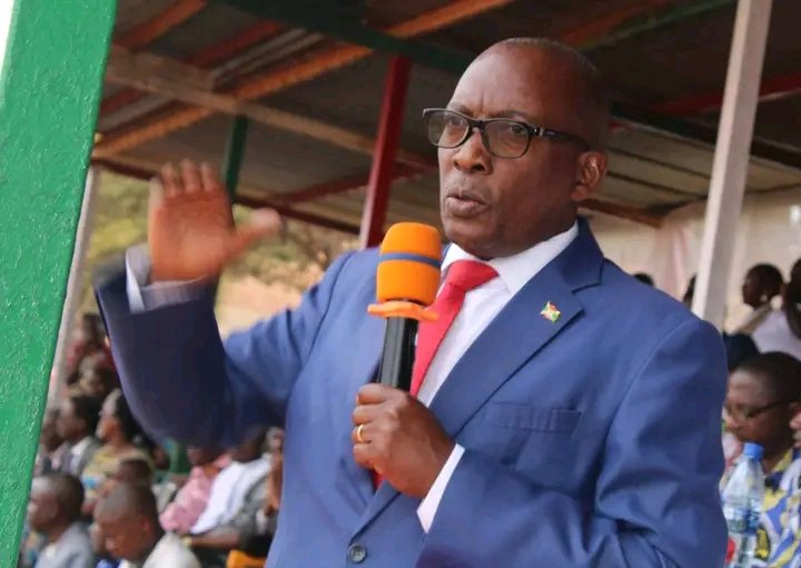 🛡️ Général de Brigade de Police Victor Segasago nommé nouveau Gouverneur de la province de Butanyerera !  

Ancien Gouverneur de Kirundo, il prend désormais les rênes de cette nouvelle province stratégique issue du redécoupage territorial, qui regroupe:
✅ @NgoziProvince #Burundi