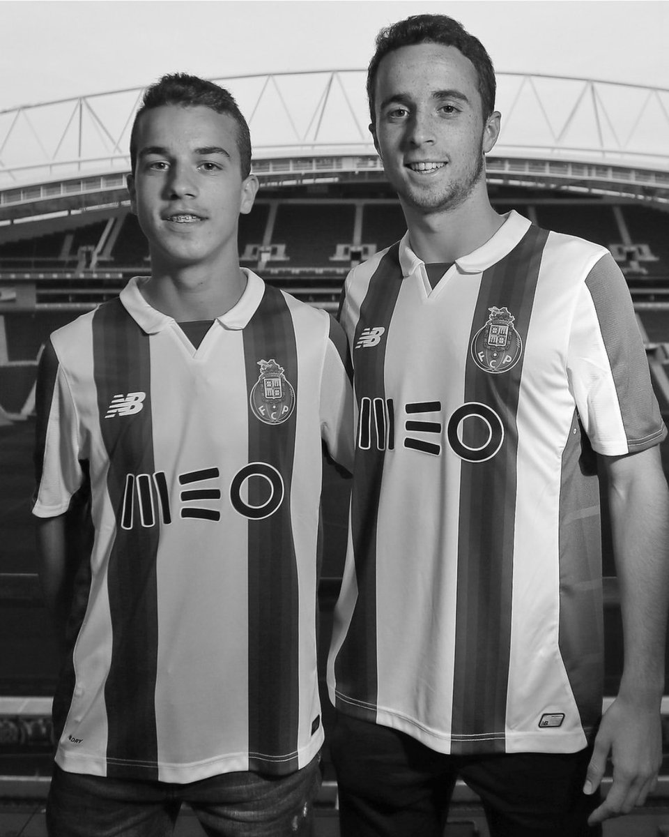 O futebol amanheceu triste com a trágica notícia do falecimento do atleta Diogo Jota, do Liverpool e da Seleção Portuguesa, e do seu irmão André Silva, que atuava pelo FC Penafiel. 

De luto, o Botafogo presta solidariedade e deseja força aos amigos, companheiros, familiares e