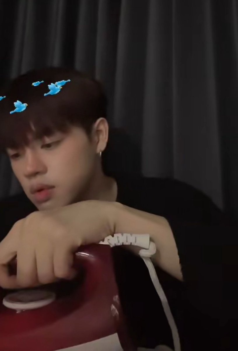 HanUSuReG7's tweet image. ไลฟ์ล่าสุด.. เริ่มที่แกะกล่อง จบที่รีดผ้า นี่มันอะไรกันคับเนี่ยยยยยย!!  555555555 
//เอ็นดูกลัวน้องบู้พอง หยิบเตารีดไปสามรอบ 5555555 เอ๊ะ?? หรือสี่ 🤣🤣

@terk_ntw
#TerkNTW 
#HOWLS #Project_HOWLS