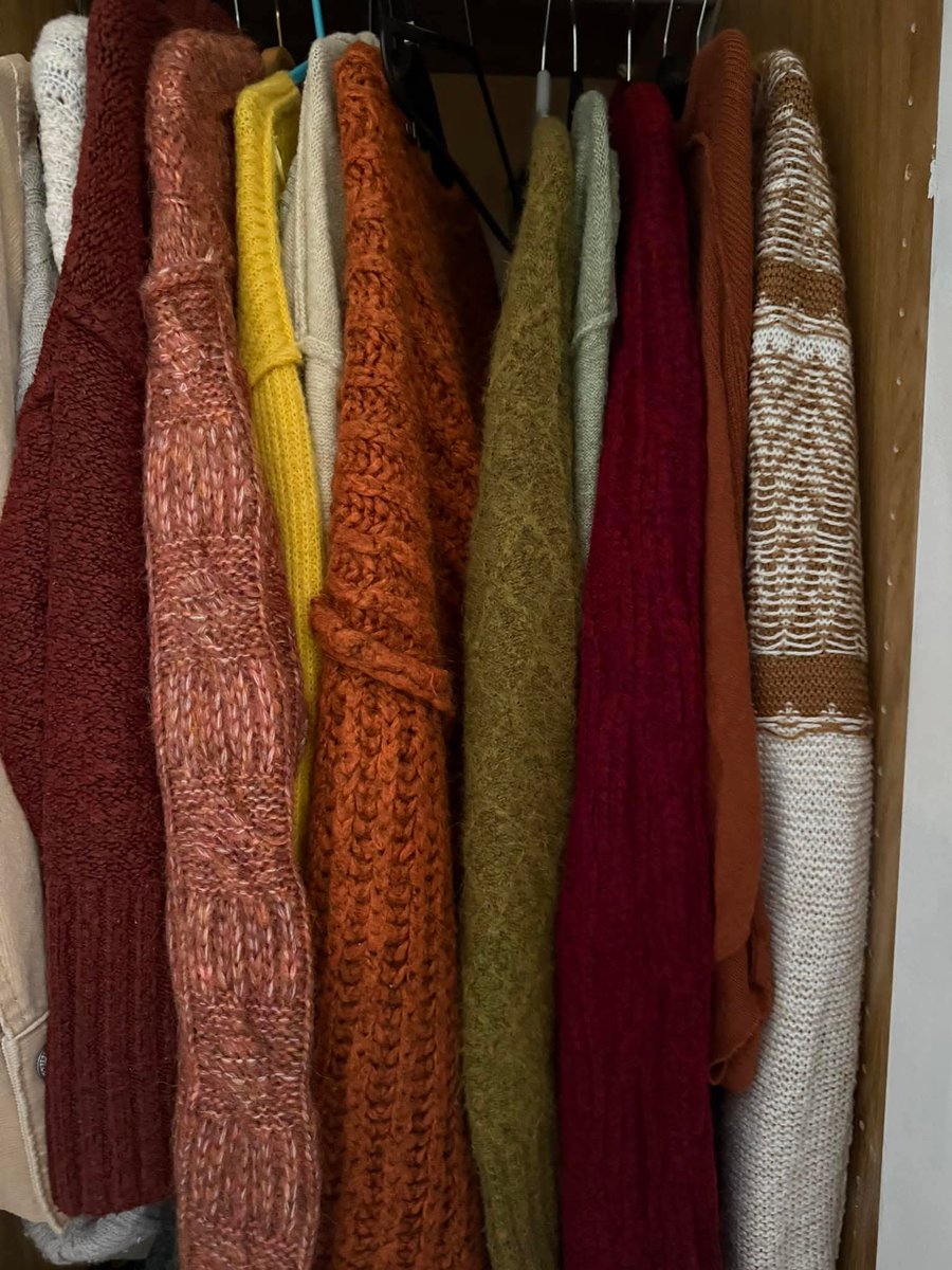 styledbytrish's tweet image. A recent wardrobe declutter I did for a client — can you guess her colour season now? 🤔
Considering she used to wear only black and white, I’m so glad to see she’s started introducing her colours into her wardrobe! 🙌🏼

#personalstylist #wardobedeclutter #colouranalysis