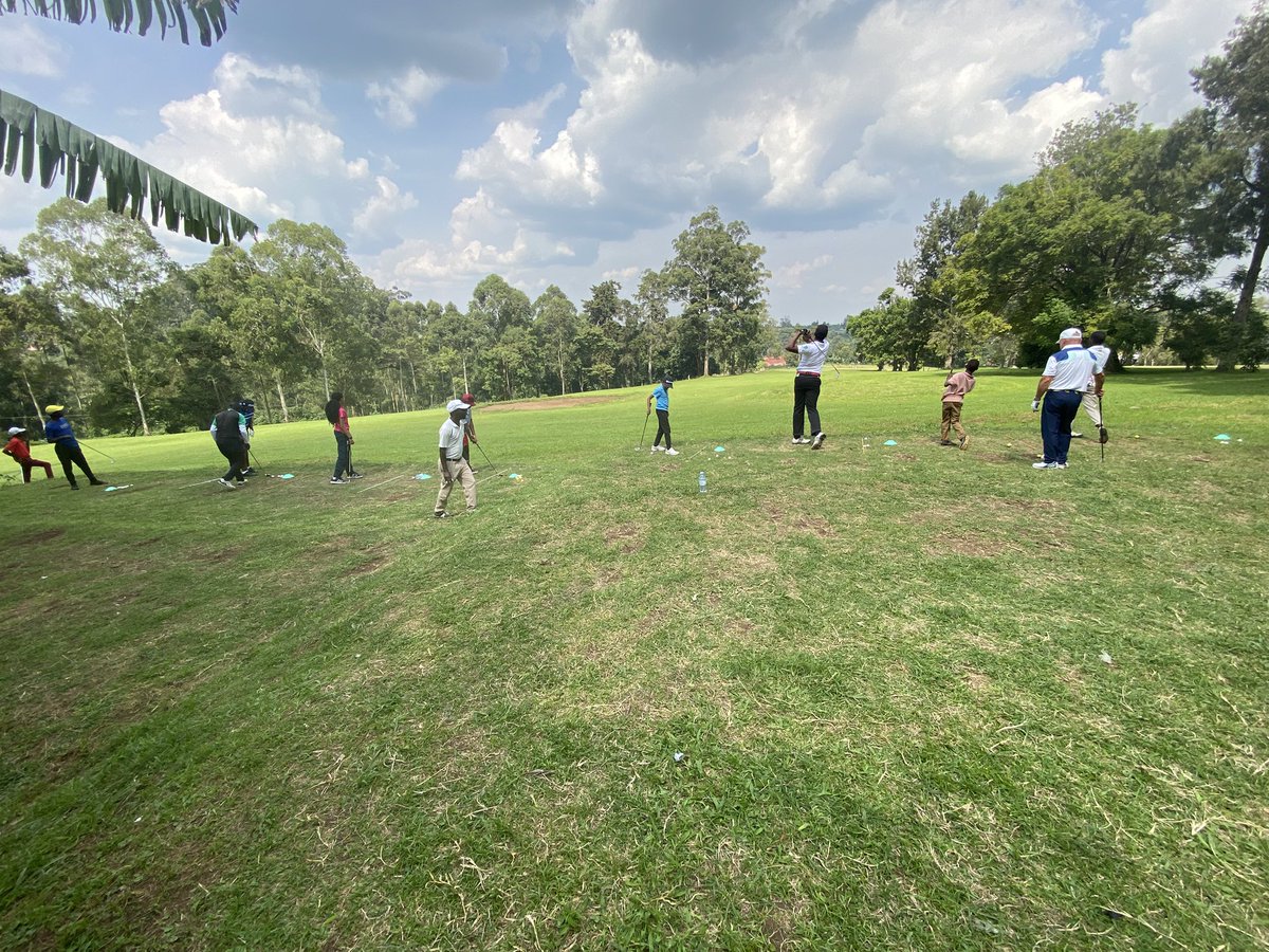 Happening now: ⛳️
The afternoon session of Golf Camp 2025 is underway! Campers are back on the course with PGA of France coach Philippe Corsaletti, sharpening their skills and having a blast under the sun. #GolfCamp2025 #JuniorGolf