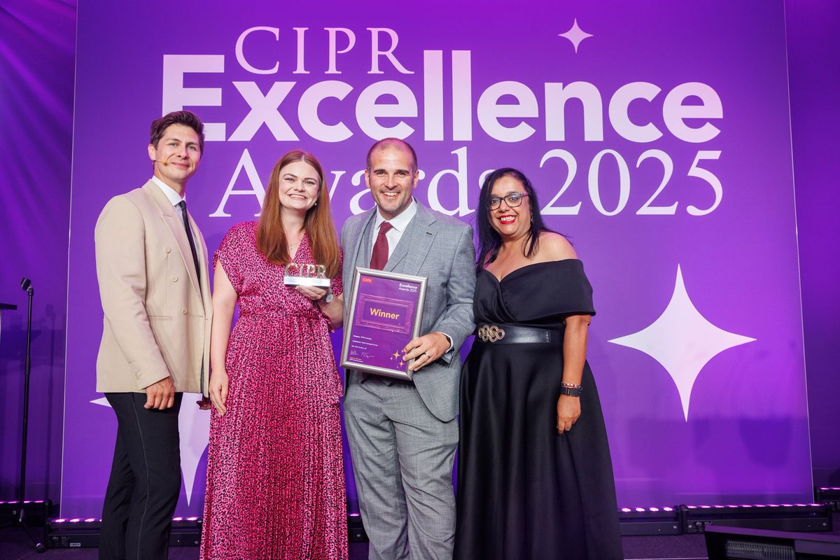 BritGeoSurvey's tweet image. BGS win best STEM Campaign at #CIPRexcel Awards! 🏆🔥
Brilliant recognition for our 'Quake It Off' campaign which brought geoscience to life for a younger generation by tying seismic science to @taylorswift13's UK #ErasTour.