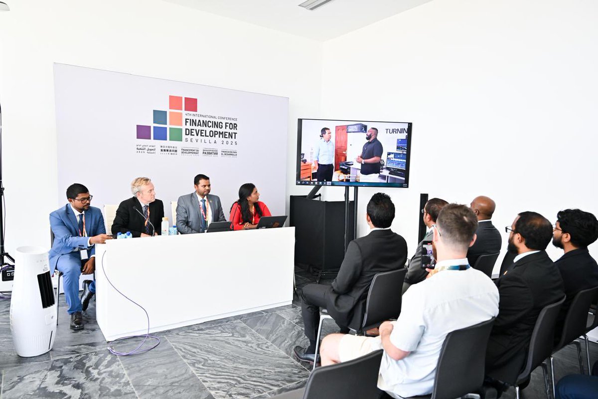 At the #FFD4 side event “Empowering MSMEs in SIDS through Grants,” <a href="/MoEDmv/">Ministry of Economic Development and Trade</a> presented the country’s experience with its MSME financing programmes. His Excellency Hussain Mohamed Latheef, Vice President of the Republic of Maldives delivered the keynote address and opening remarks