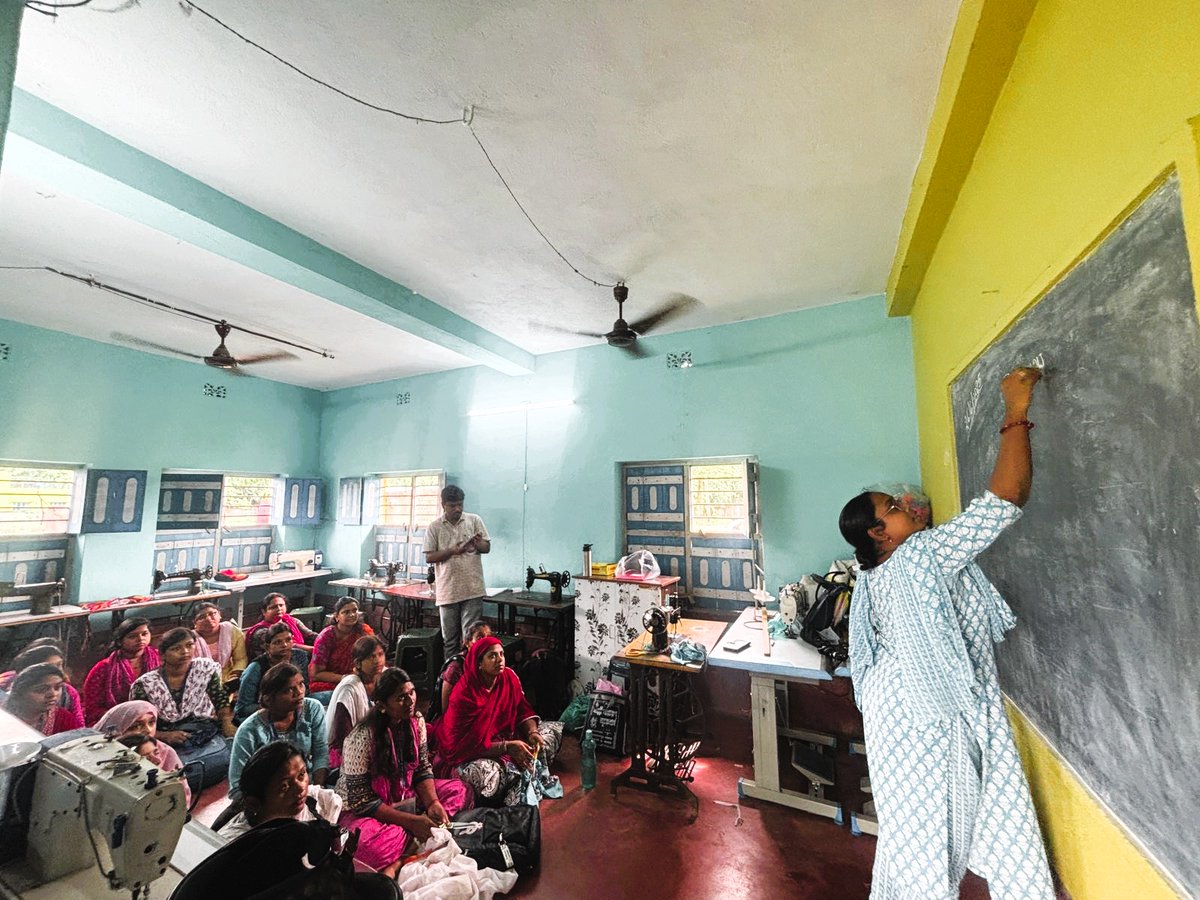 PBSSD_Howrah's tweet photo. Snippets of TC Inspection at Utkarsh Bangla Training Center, Howrah.
______
TC Name: Sonreir Udaynarayanpur Centre
Course : Garments Manufacturing
Block: Udaynarayanpur
..
..
#utkarshbanglahowrah #skilldevelopmentprogram #TrainingCentreInspection #inspectionreport #Howrah https://t.co/gf4vSquSXB