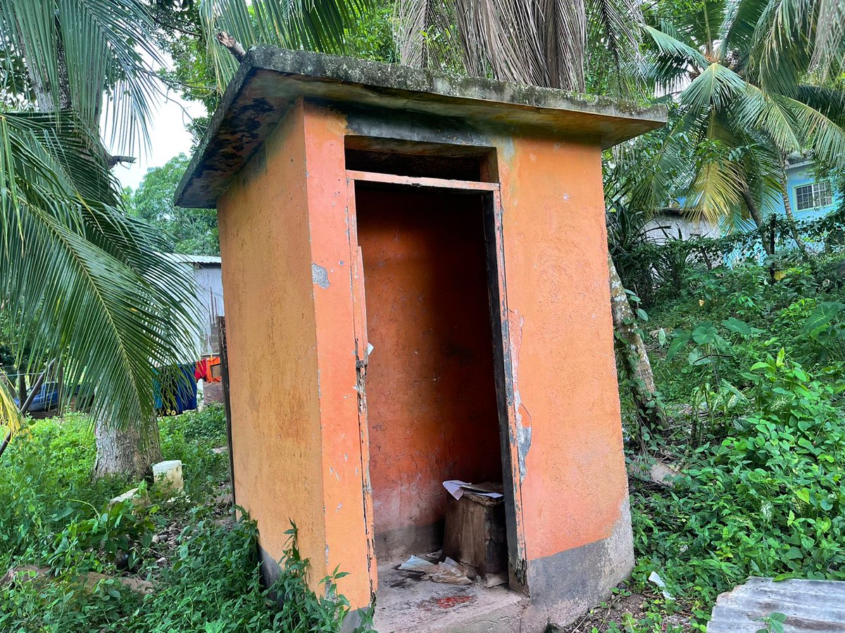 When them talk about the pit toilet, it's not a lie this picture was taken in Westmoreland 🤣🤣