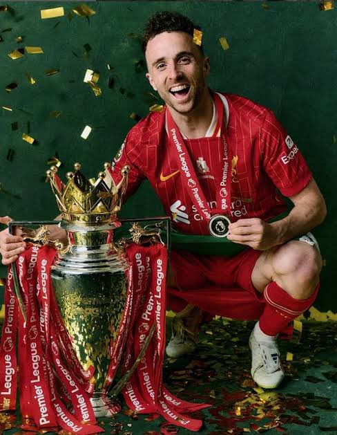 _RodrigoFerraro's tweet image. Inacreditável a notícia da morte do Diogo Jota. É uma sensação muito estranha, aumentada pelo fator trágico, saber que um jogador tão querido do time que você ama morreu… Que perda, que dor. 

Que seja SEMPRE lembrado pela entrega e sua alegria. 

YOU’LL NEVER WALK ALONE 🤍