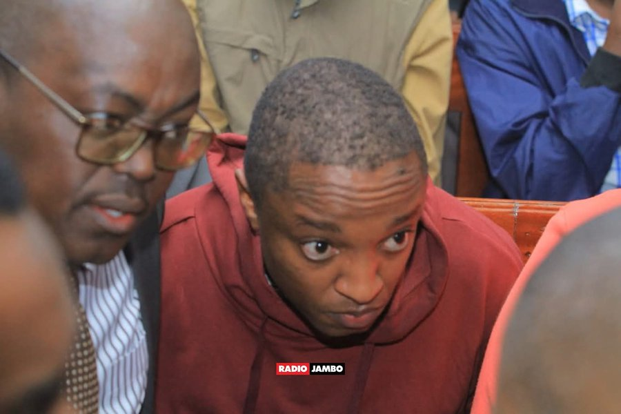 Hakeenah's tweet photo. #DoNotBeSilenced!
@daguindd's face has fear all over it.
Don't forget Embu's Billy and Kibet Bull.
We need to #DrainTheSwamp to #EndPoliceBrutality #ArrestEliudLagat #DisbandIPOA #DisbandThePoliceService #DisbandTheDCI #JusticeForAlbertOjwang #JusticeForBonifaceKariuki https://t.co/yZhTucBE5H