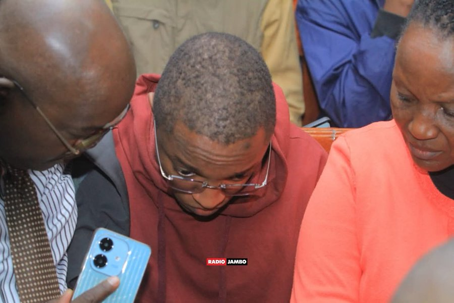 Hakeenah's tweet photo. #DoNotBeSilenced!
@daguindd's face has fear all over it.
Don't forget Embu's Billy and Kibet Bull.
We need to #DrainTheSwamp to #EndPoliceBrutality #ArrestEliudLagat #DisbandIPOA #DisbandThePoliceService #DisbandTheDCI #JusticeForAlbertOjwang #JusticeForBonifaceKariuki https://t.co/yZhTucBE5H