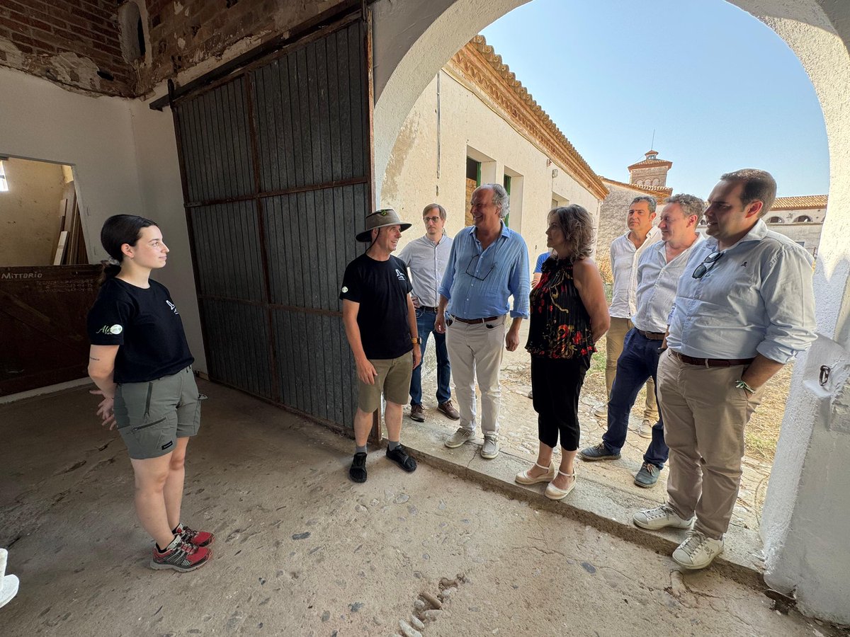 Catalina García (@linagarcia_and) on Twitter photo En Gerona hemos dado un paso histórico: constituida la Comisión Mixta con la <a href="/gencat/">Generalitat de Catalunya</a> para impulsar el Proyecto Eremita.
Andalucía comparte su experiencia en la conservación del ibis eremita con Cataluña. La biodiversidad no entiende de fronteras. En Gerona hemos dado un paso histórico: constituida la Comisión Mixta con la <a href="/gencat/">Generalitat de Catalunya</a> para impulsar el Proyecto Eremita.
Andalucía comparte su experiencia en la conservación del ibis eremita con Cataluña. La biodiversidad no entiende de fronteras.