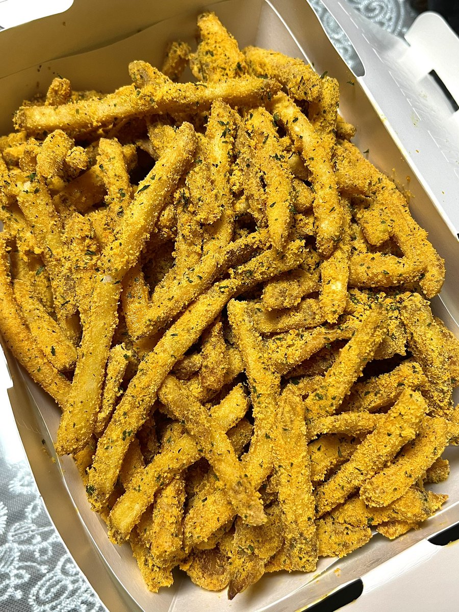 bab_restaurant's tweet photo. 뿌링클이랑 뿌링감자 시켰는데 치킨 안보일 정도로 뿌링감튀 꽉꽉 눌러담아준거 개감동 아..//♡ https://t.co/GtKiPGCuzj