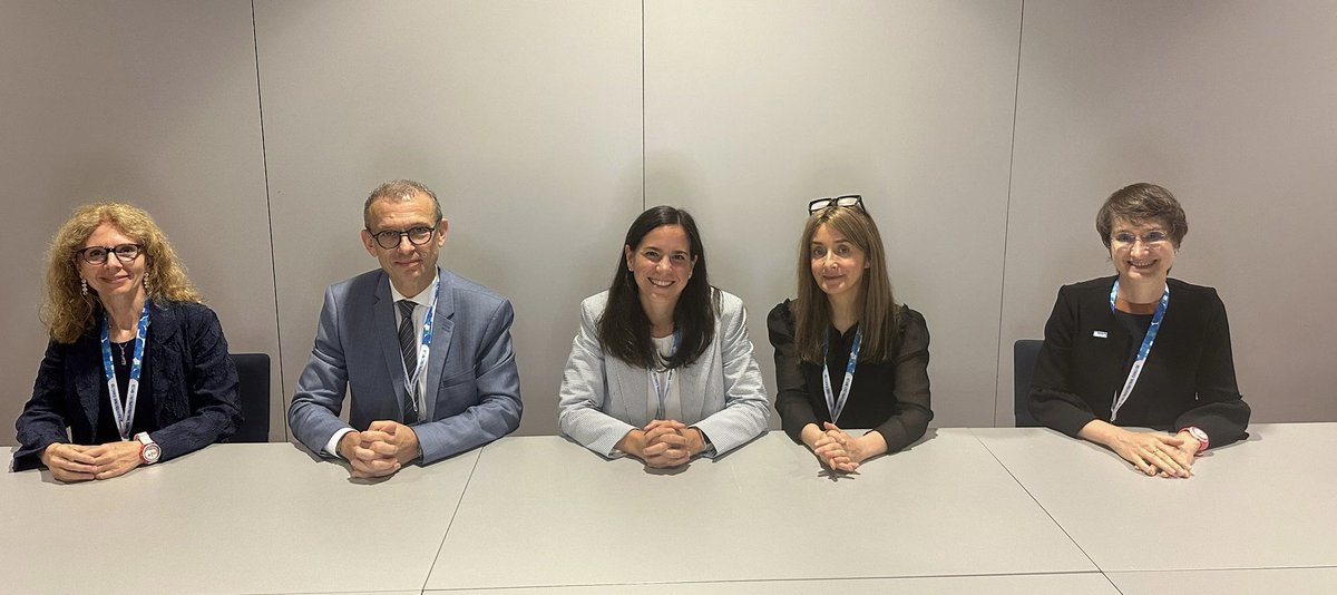 Angela Lamarca (@drangelalamarca) on Twitter photo Thank you to all the panelist for joining me during this #PressBriefing at <a href="/myESMO/">ESMO - Eur. Oncology</a> #ESMOGI25
Highlighting the main hot topics of the conference of its wider spread to the public
🛟Prevention
💊New therapies
🫂Relevance of quality of life
⌚️Digital oncology
#ESMOAmbassadors Thank you to all the panelist for joining me during this #PressBriefing at <a href="/myESMO/">ESMO - Eur. Oncology</a> #ESMOGI25
Highlighting the main hot topics of the conference of its wider spread to the public
🛟Prevention
💊New therapies
🫂Relevance of quality of life
⌚️Digital oncology
#ESMOAmbassadors