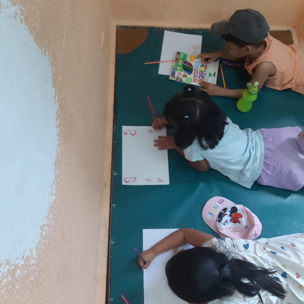 Este verano, sumamos momentos de alegría en las colonias
En Cáritas Madrid, este verano seguimos sumando momentos de alegría. Nuestras colonias urbanas ofrecen a niños y niñas en situación de vulnerabilidad un entorno seguro donde jugar, aprender y crecer.

A través de